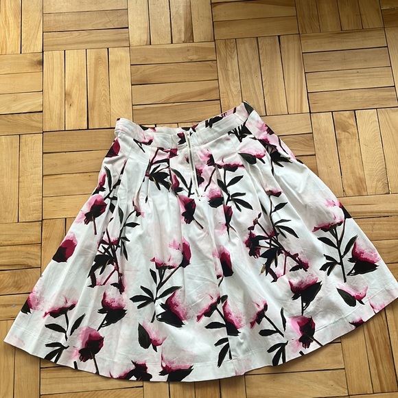 Mid Skirt with Floral Design - Picture 2 of 2